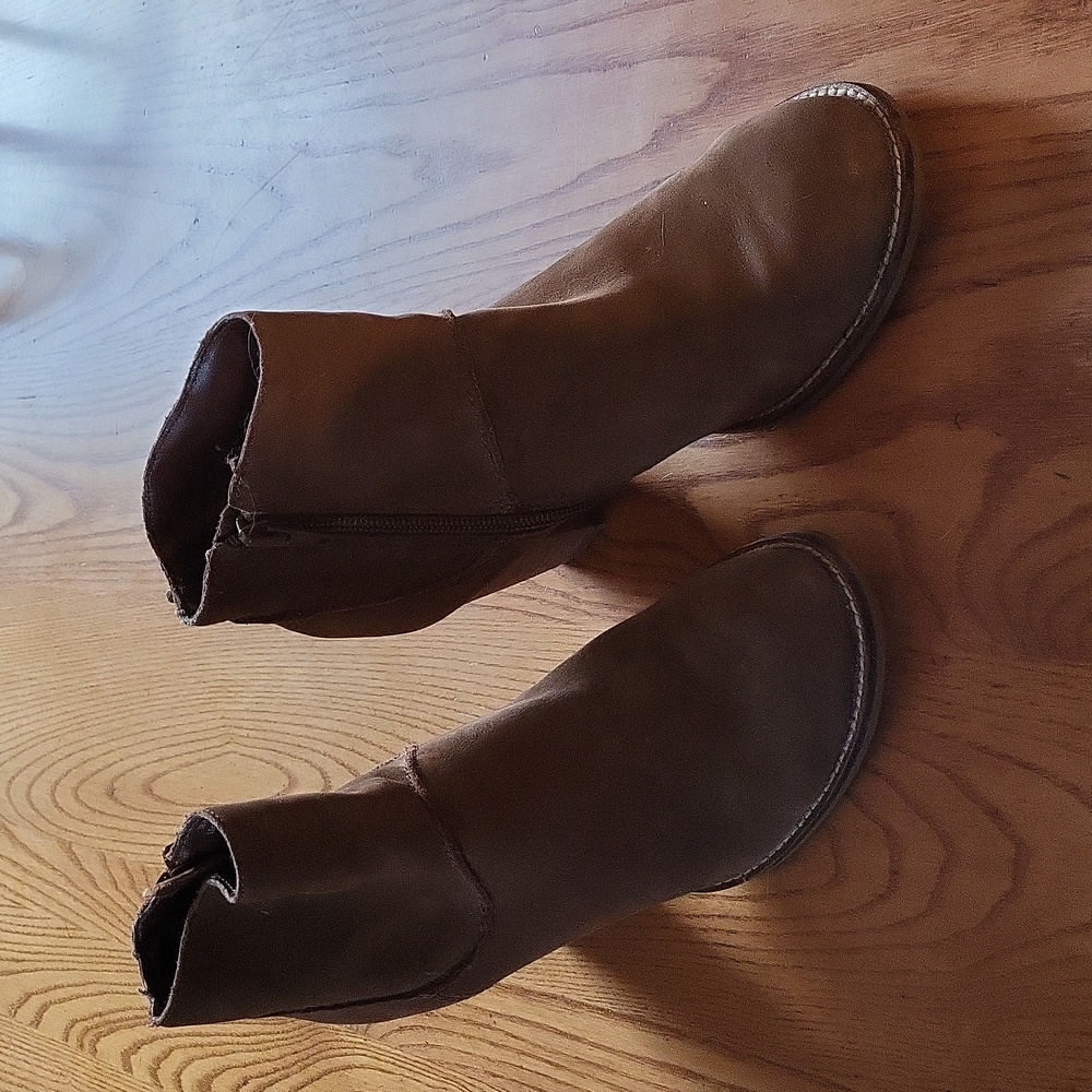 Women's ankle high boots